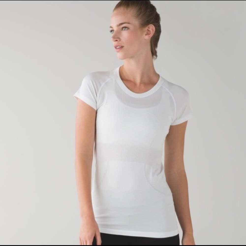 LULU swiftly tech short sleeve